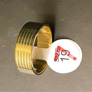 Gold-Tone Ring with Grooved Design